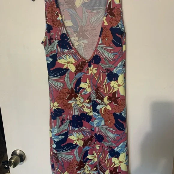 Sleeveless Maxi Dress in Rose Pink Tropical Floral - Picture 2 of 3